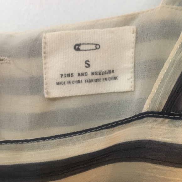 🌜3/$25 UO| Pins & Needles Blouse - Picture 3 of 8